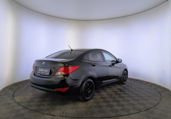 Подержанный автомобиль Hyundai Solaris Sedan 2015 года (5 фото)