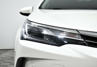 Подержанный автомобиль Toyota Corolla Sedan 2018 года (6 фото)