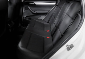 Подержанный автомобиль BMW X3 2012 года (10 фото)