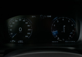 Подержанный автомобиль Volvo V90 Cross Country 2019 года (13 фото)