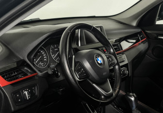 Подержанный автомобиль BMW X1 2017 года (11 фото)