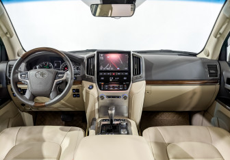 Подержанный автомобиль Toyota Land Cruiser Suv 2018 года (14 фото)