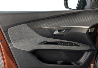 Подержанный автомобиль Peugeot 3008 2019 года (19 фото)