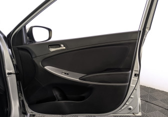 Подержанный автомобиль Hyundai Solaris Sedan 2015 года (25 фото)