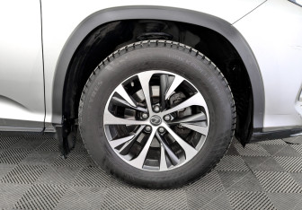 Подержанный автомобиль Lexus RX 2021 года (18 фото)