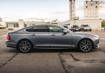 Подержанный автомобиль Volvo S90 2020 года (5 фото)