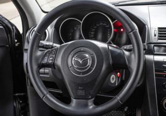 Подержанный автомобиль Mazda 3 Hatchback 2006 года (16 фото)