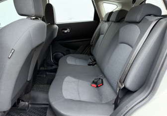 Подержанный автомобиль Nissan Qashqai 2013 года (11 фото)
