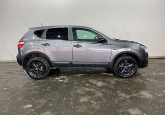 Подержанный автомобиль Nissan Qashqai 2013 года (8 фото)