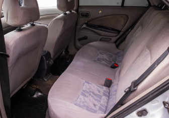 Подержанный автомобиль Nissan Almera Sedan 2001 года (11 фото)