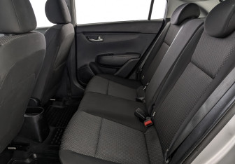 Подержанный автомобиль Kia Rio Hatchback 2021 года (16 фото)