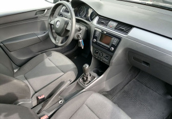 Подержанный автомобиль Skoda Rapid Liftback 2015 года (9 фото)
