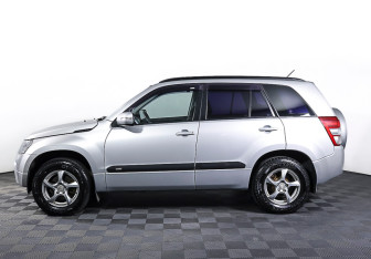 Подержанный автомобиль Suzuki Grand Vitara 2011 года (8 фото)