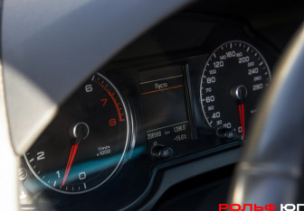 Подержанный автомобиль Audi Q5 2014 года (9 фото)