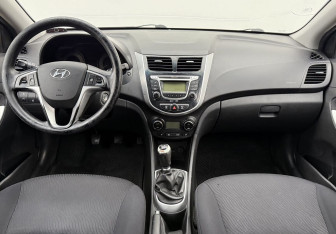 Подержанный автомобиль Hyundai Solaris Sedan 2013 года (12 фото)