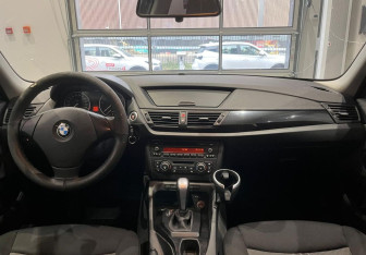 Подержанный автомобиль BMW X1 2011 года (15 фото)