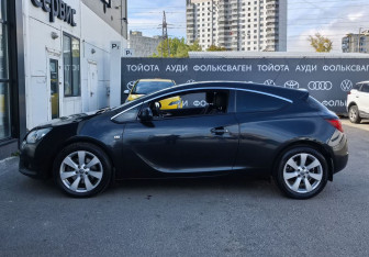 Подержанный автомобиль Opel Astra Hatchback 2013 года (8 фото)