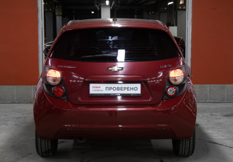 Подержанный автомобиль Chevrolet Aveo Hatchback 2014 года (6 фото)