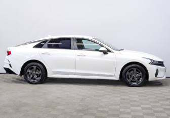 Подержанный автомобиль Kia K5 2021 года (4 фото)