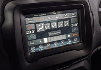 Подержанный автомобиль Jeep Renegade 2018 года (26 фото)