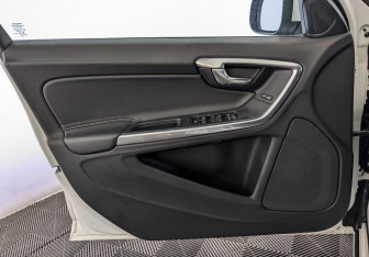 Подержанный автомобиль Volvo S60 2016 года (19 фото)