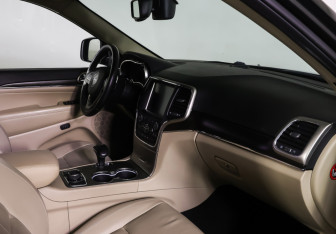 Подержанный автомобиль Jeep Grand Cherokee 2014 года (10 фото)