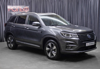 Подержанный автомобиль Changan CS75 2022 года (3 фото)
