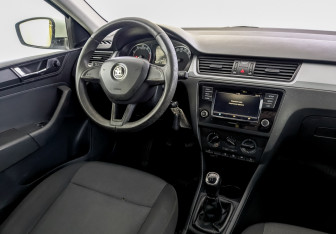 Подержанный автомобиль Skoda Rapid Liftback 2019 года (25 фото)