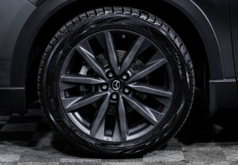 Подержанный автомобиль Mazda CX-9 2017 года (15 фото)