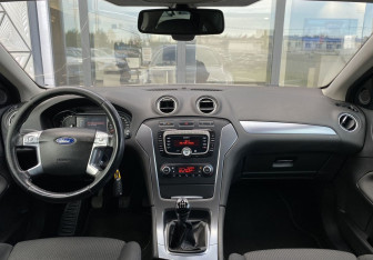 Подержанный автомобиль Ford Mondeo Sedan 2012 года (11 фото)