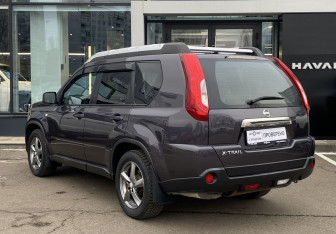 Подержанный автомобиль Nissan X-Trail 2013 года (7 фото)