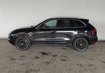 Подержанный автомобиль Porsche Cayenne 2010 года (7 фото)
