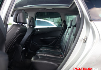 Подержанный автомобиль Peugeot 308 Wagon 2008 года (8 фото)