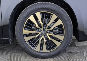Подержанный автомобиль Toyota Alphard 2018 года (12 фото)