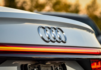 Подержанный автомобиль Audi S8 2020 года (45 фото)