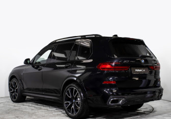 Подержанный автомобиль BMW X7 2020 года (7 фото)