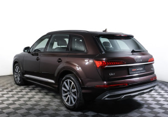 Подержанный автомобиль Audi Q7 2020 года (7 фото)