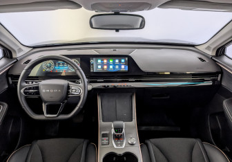 Подержанный автомобиль Omoda C5 2024 года (14 фото)