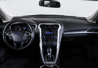 Подержанный автомобиль Ford Mondeo Sedan 2015 года (14 фото)