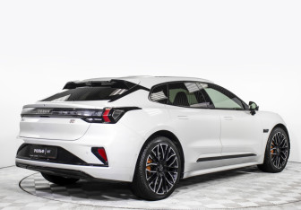 Подержанный автомобиль Zeekr 001 2024 года (5 фото)