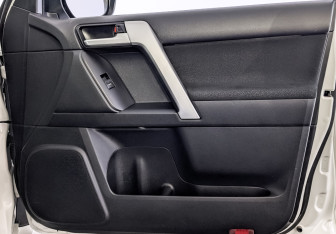 Подержанный автомобиль Toyota Land Cruiser Prado 2021 года (25 фото)