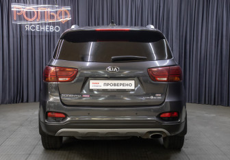 Подержанный автомобиль Kia Sorento 2018 года (6 фото)