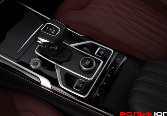 Подержанный автомобиль Hongqi HS5 2023 года (19 фото)
