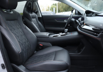 Подержанный автомобиль Changan UNI-K 2024 года (15 фото)