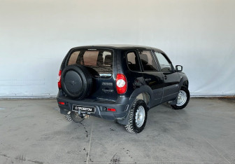 Подержанный автомобиль Chevrolet Niva 2015 года (6 фото)