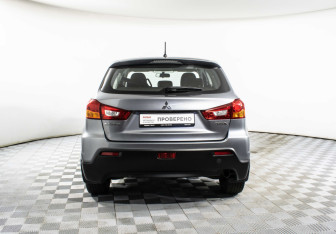 Подержанный автомобиль Mitsubishi ASX 2013 года (6 фото)
