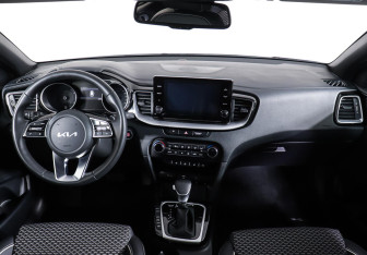 Подержанный автомобиль Kia Ceed Wagon 2022 года (12 фото)