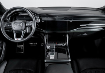 Подержанный автомобиль Audi Q8 2024 года (12 фото)