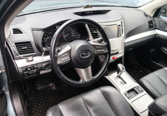 Подержанный автомобиль Subaru Outback Wagon 2011 года (10 фото)