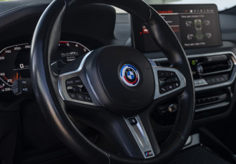 Подержанный автомобиль BMW X3 2021 года (11 фото)